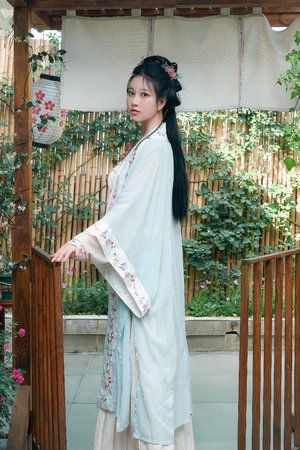 女老师高清完整版